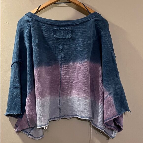 Free People Cropped Distressed V-Neck Top - Picture 6 of 11